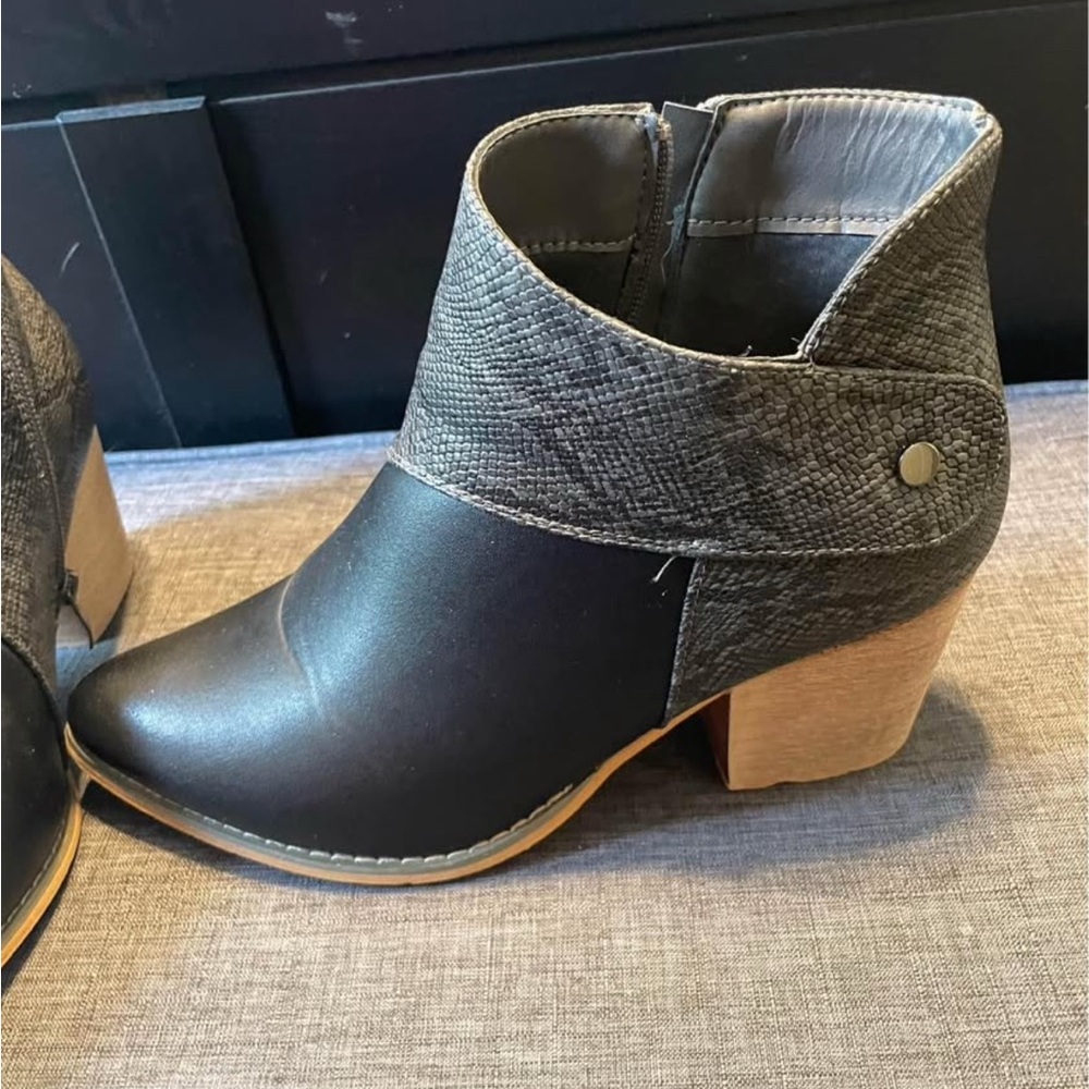 Black Snakeskin Ankle Boots Size 10